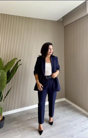 Renkli Astarlı Lacivert Takım Elbise