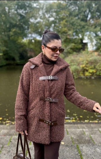 KEMER DETAYLI BUKLET KAŞE KABAN