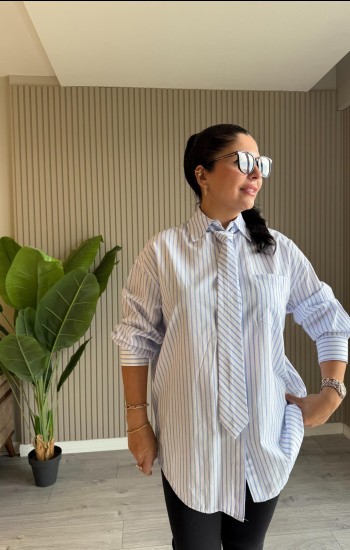 KRAVATLI MAVİ ÇİZGİLİ GÖMLEK